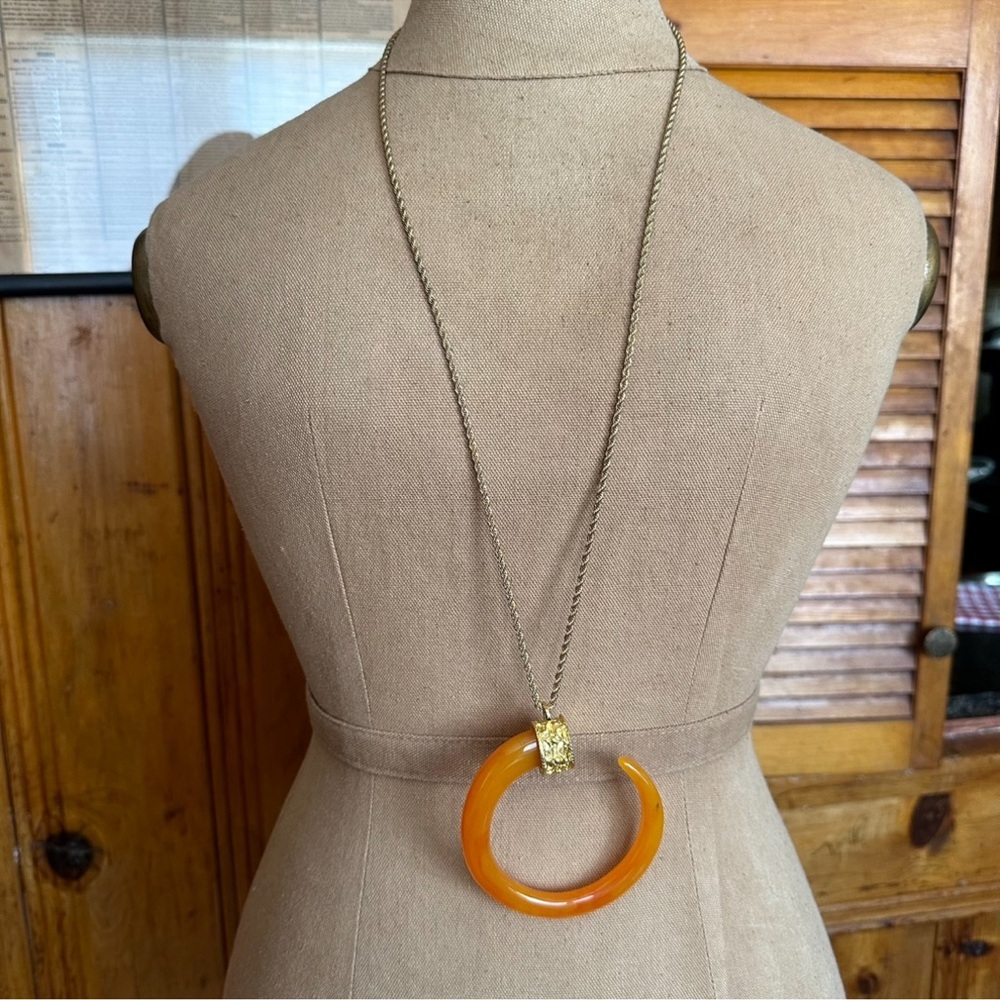 💸SOLD💸RARE Vintage Kenneth Jay Lane Orange Horn on Gold Tone Statement Necklac - Picture 6 of 6